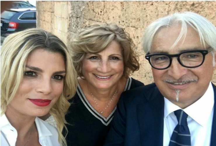 Emma Marrone con il padre e la madre - Romait.it