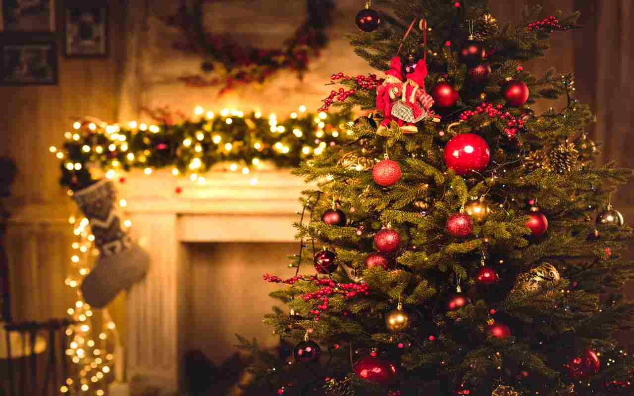 When to Decorate Your Christmas Tree and Why it Matters: A Psychologist’s Perspective