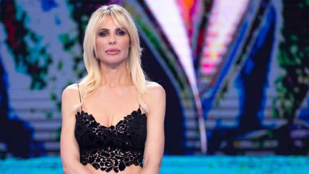 Ilary Blasi a L'Isola dei Famosi - Romait.it