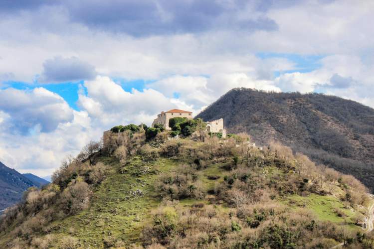 Castel di Tora