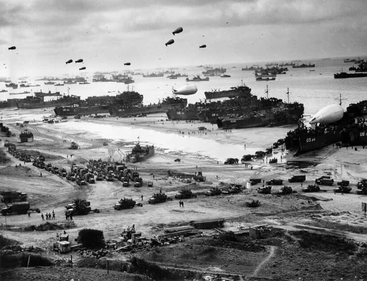 Lo sbarco in Normandia del 6 giugno 1944, fotografato da Robert Capa