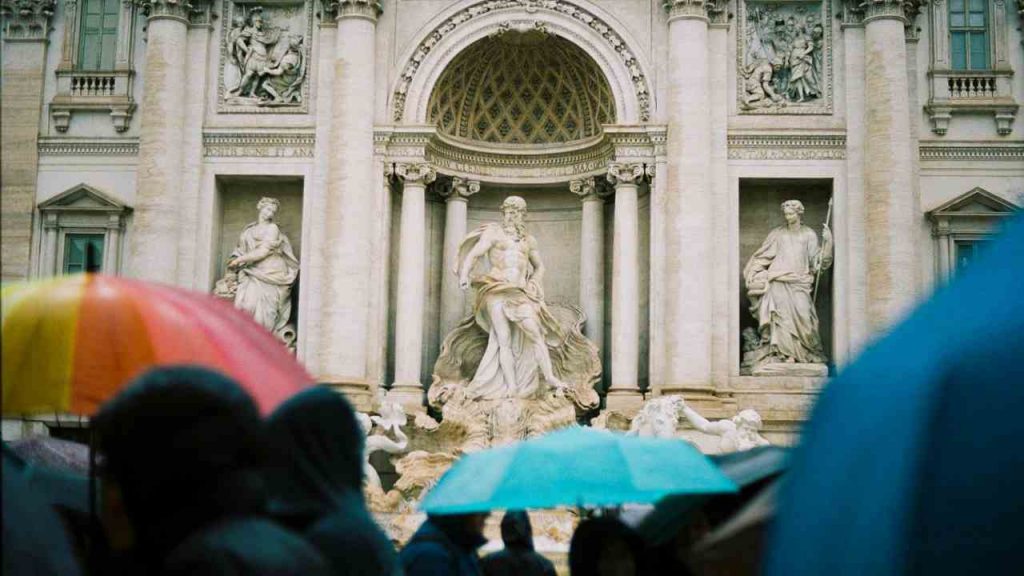 Pioggia_Fontana di Trevi_pexels-adria-masi