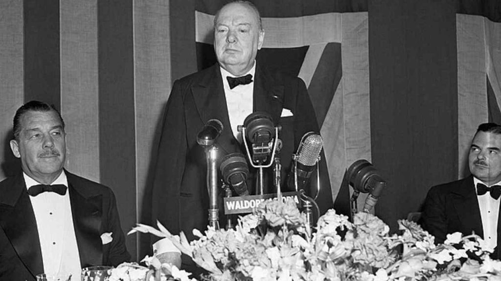 Winston Churchill Speaking At Banquet.jpg