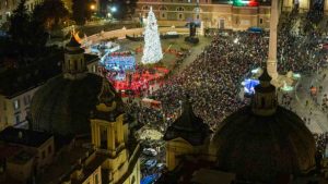 Cerimonia di accensione dell'Albero di Natale in Piazza del Popolo (dal profilo Facebook di Roma Capitale)