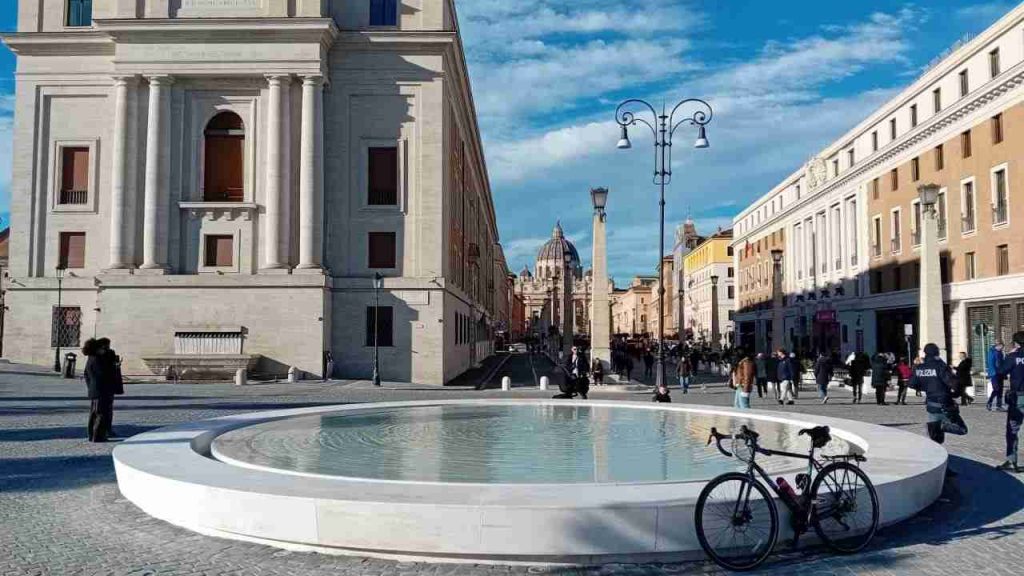 San Pietro, Piazza Pia